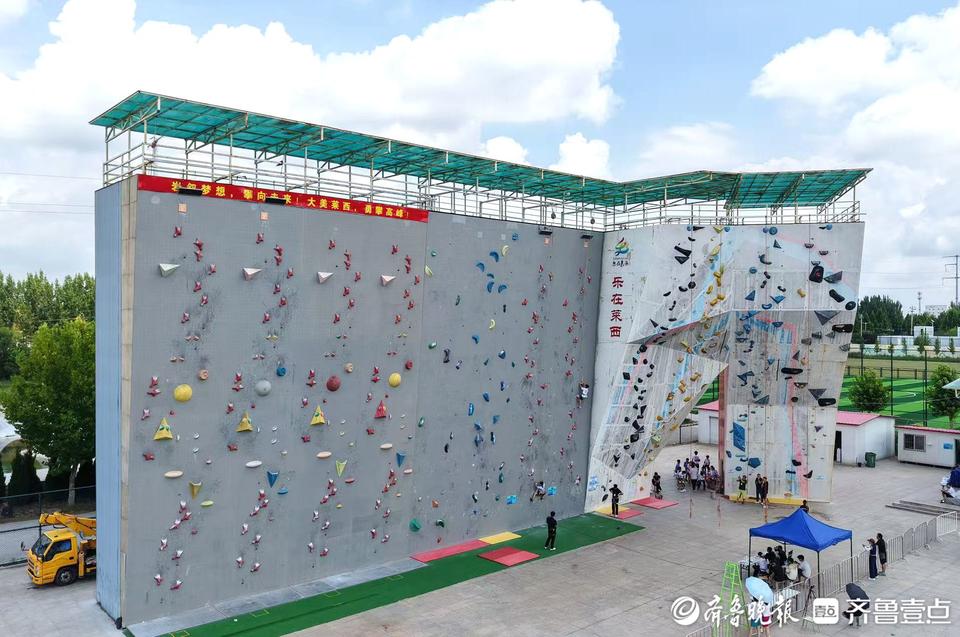 https, 青少年组攀, 小将竞逐